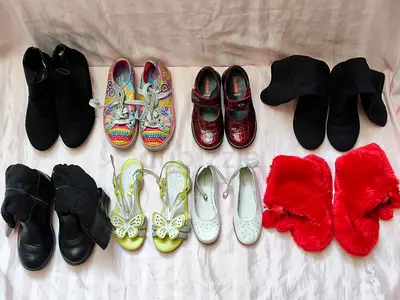 Shoes for kids in bulk 5-7 years old for 350 aed in great condition