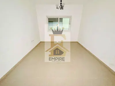 SPACIOUS BRIGHT APPARTMENT//SPACIOUS HALL// FAMILY BULIDING//EASY CLOSE EXIT TO DUBAI
