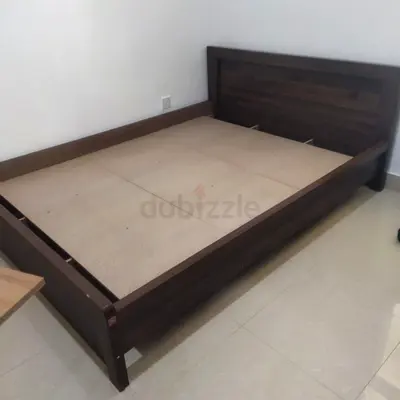 Queen size bed with mattress
