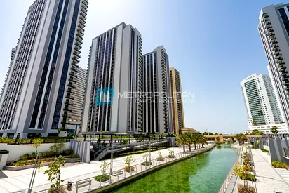 Resale 2BR+Balcony|Top Amenities|Motivated Seller