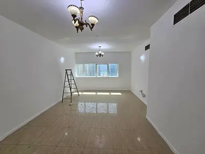 غرفتين ماستر مع اطلاله بحريه موقع مميز وحيوي قريب من كل الخدمات مثل المقاهي والمتاجر وقريب من مخرج دبي