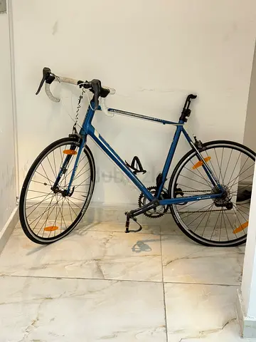 Lightweight vintage road/racing bike - good working condition