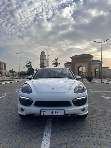 GCC PORSCHE CAYENNE S V8