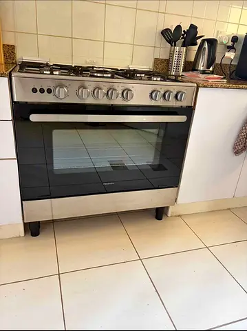 Hisense 5 burners Gas cooker in new condition 90x60cm