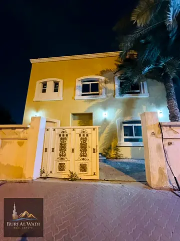 فيلا للايجار في منطقة الغافية / الشارقة بمساحة واسعة وتصميم ممتاز