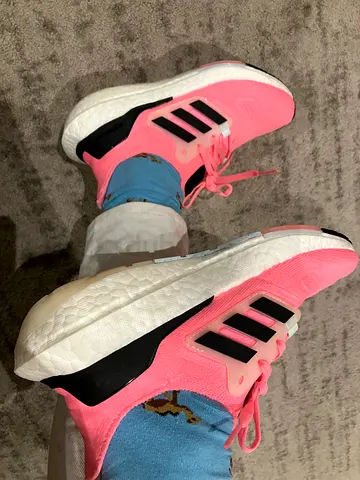 Adidas running shoes - female pink, never used, size 37.5, a gift from husband, but it’s small