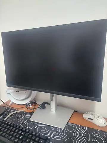شاشة Dell 24 بوصة – حالة ممتازة 🔥