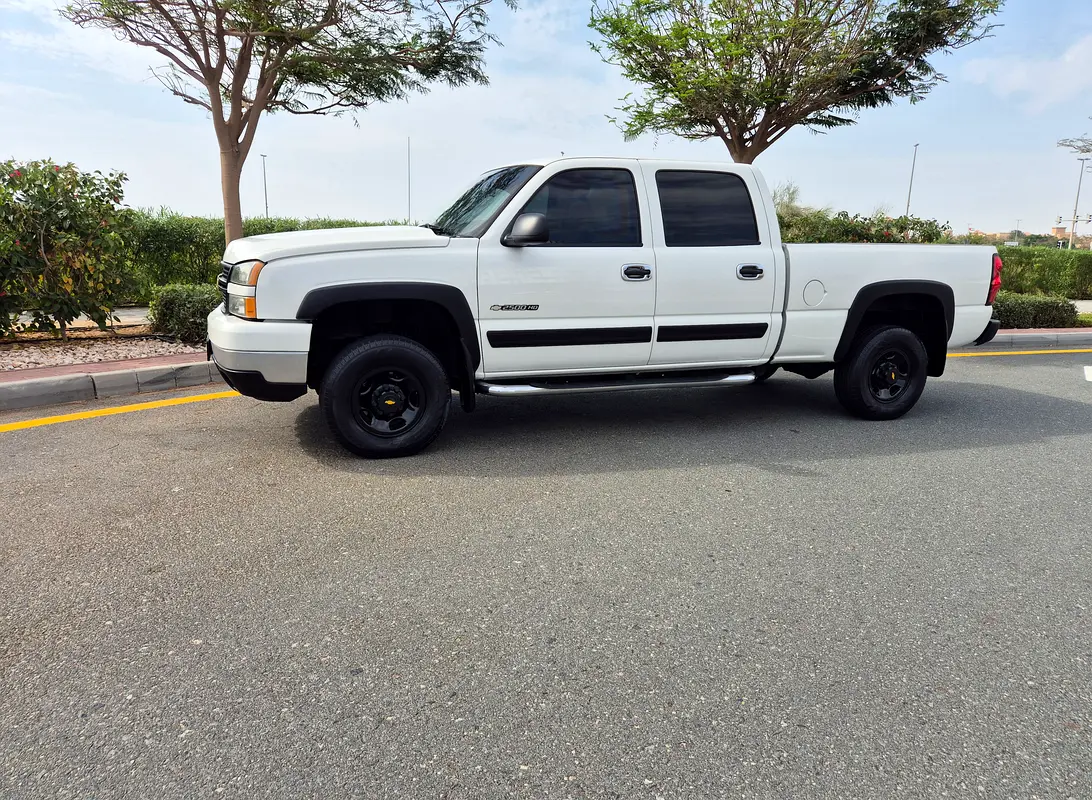 Chevrolet Silverado 2005 — photo 1 of 8