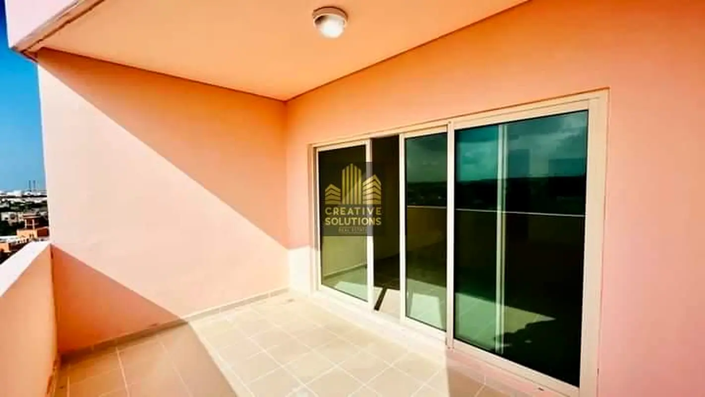 شقة بغرفة نوم واحدة | شقق الحدائق 8 | شرفة مطلة على المدينة والمنتزه | وحدة إيجار غير مفروشة