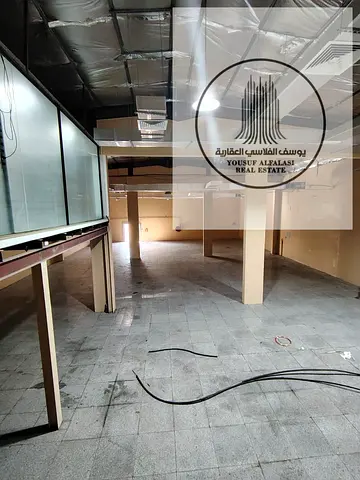 مستودع فاخر 7000 قدم مكيف بالكامل 60 كيلو طريق رئيسي الجرف 3
