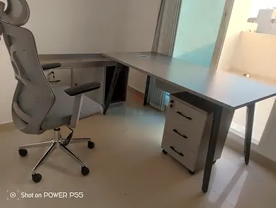 L-shaped Modern Office Desk with Mobile Drawer and Ergonomic Chair