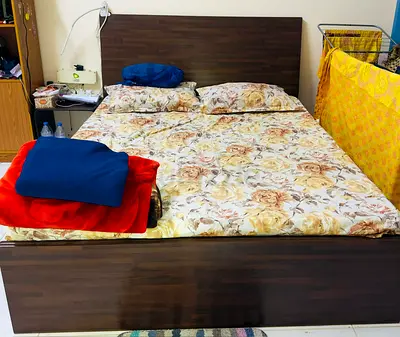 Double wooden bed (150*180 cmm) storage type with mattress