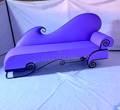 Purple Victorian-style Metal Frame Sofa / Daybed