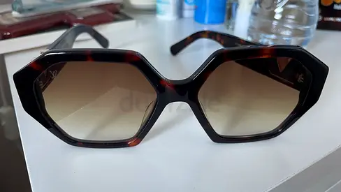 Pre-owned Womens Oversized Hexagon Louis Vuitton Sunglasses - Brown Gradient Lenses