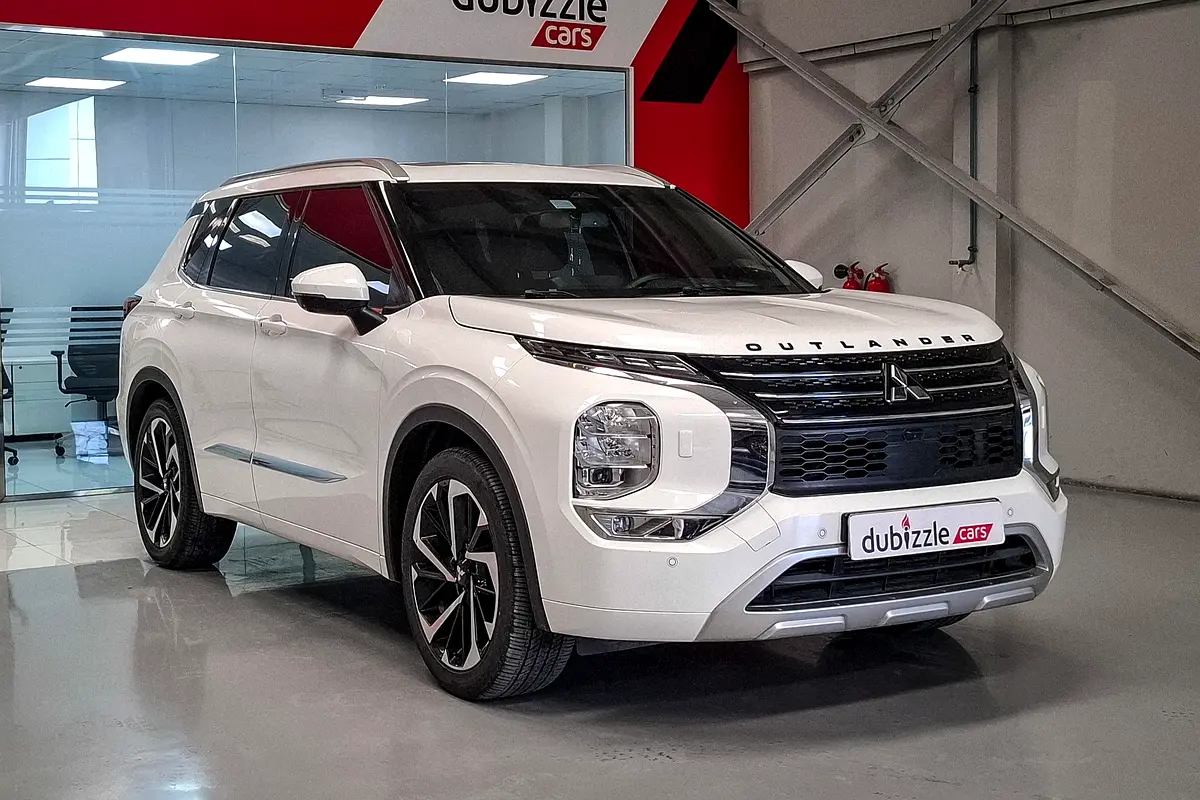 Mitsubishi Outlander 2023 — photo 1 of 15