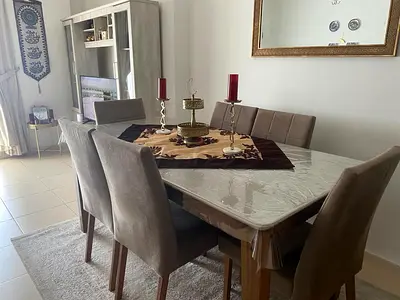 Dinner table 6 seats