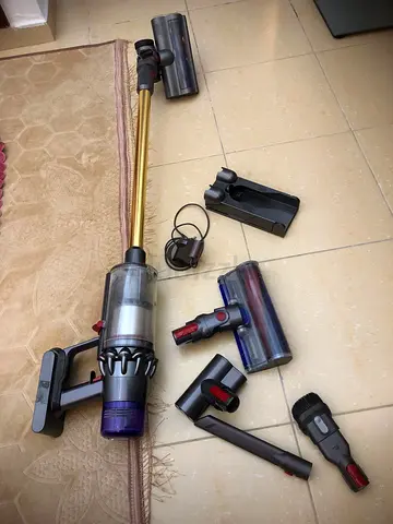 Dyson v11 vacuum