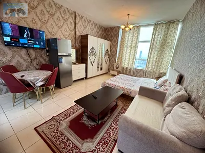 استوديو مفروش علي اعلي مستوي/مساحه كبيره/جيم ومسبح وباركن خاص/موقع متميز/اطلاله علي شارع رئيسي/قريب من جميع الخدمات