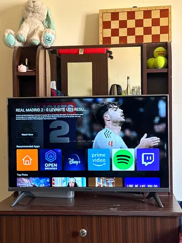 32 inch Smart LED TV in good working condition 1 year old less use