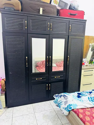 4 door cupboard