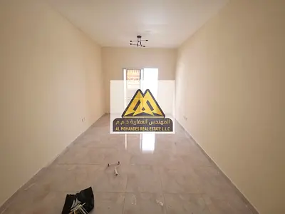 فرصة مميزة للسكن في منطقة الحميدية 1 على شارع الجامعة، موقع حيوي وقريب من جميع الخدمات الأساسية.