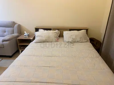 Queen Bed 160x 200+ Mattress + side table