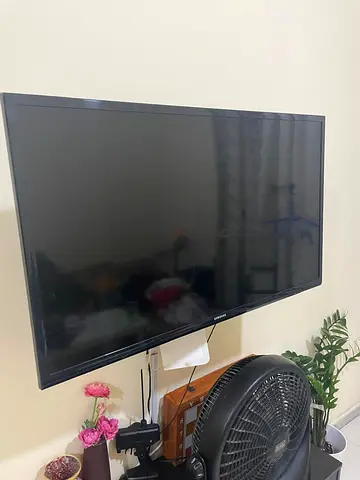 Samsung 40-43 inch LED TV - Wall Mounted, Good Working Condition