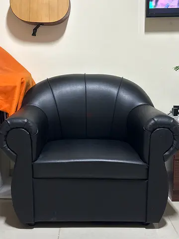 Black Leather Armchair – Comfortable Single-Seater, Good Condition