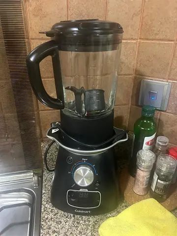 Cuisinart countertop blender with glass jug — good condition