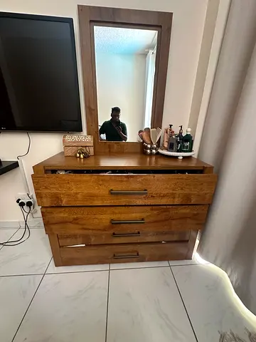 Solid Wood 4-Drawer Dresser with Mirror
