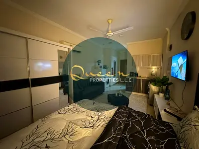 فرصة مميزة للإيجار الشهري ✨ استوديو على أعلى مستوى من الرفاهية، جاهز للسكن فورًا. تشطيبات راقية وموقع مميز جدًا قريب من جميع الخدمات. خيار مثالي للراح