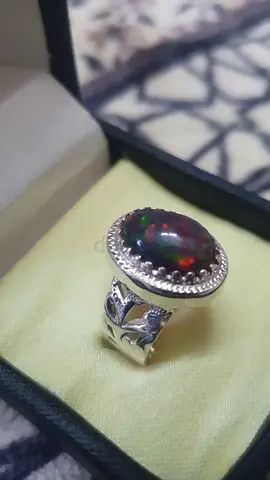 Mens silver ring with green stone — weighs shown on scale ، African opal ، اوبال افريقي فل فاير