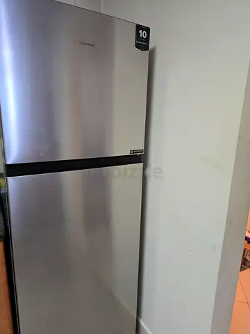 Hisense 418 L Silver Top-Freezer Refrigerator - Very Good Condition