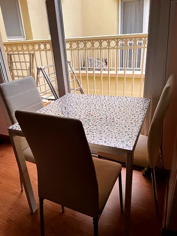 Small dining table with 3 chairs - good condition