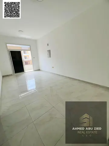 Second-tenant apartment with a spacious bedroom, large living room, equipped kitchen, and 2 bathrooms. Close to services and transport. Full maintenan