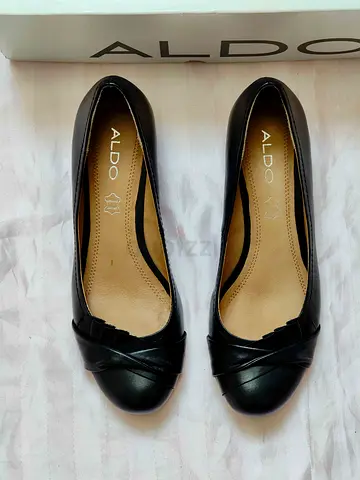 Aldo women small wage full real leather size 39 shoes in excellent condition for 100 AED.