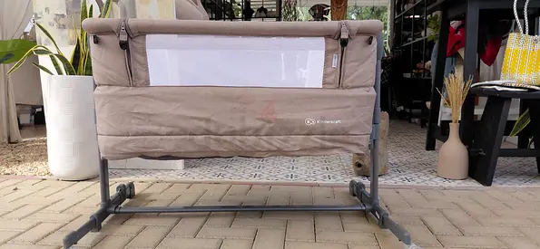 Koochi portable bedside bassinet / cradle - beige, good condition