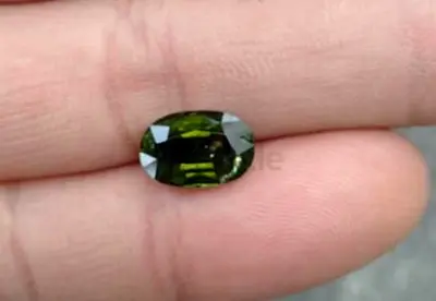 For sale Green tourmaline               
Weight of 2.70 ct.
Size 10.3*6.9*5.1 mm.
Dark green