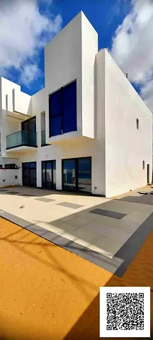 فيلا خمس غرف نوم متاحة للبيع
