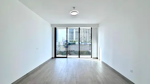 غرفتي نوم مودرن | إطلالات لوما بارك | شرفة وإطلالة على المدينة | تصميم مخطط مفتوح