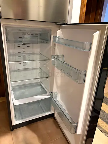 Hitachi- Two door refrigerator in excellent working condition, with Eco thermo sensor, Nano titanium