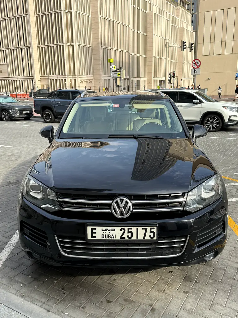Volkswagen Touareg 2014 — photo 1 of 20