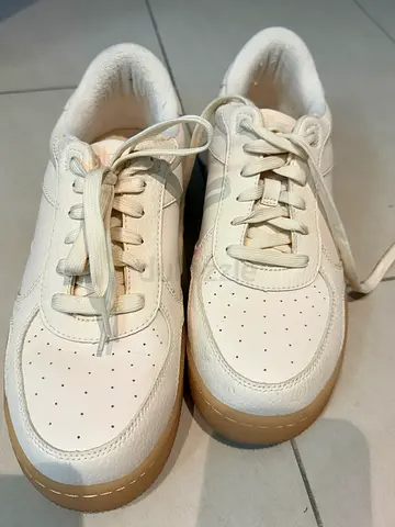 Alo Yoga Snickers size EU 41