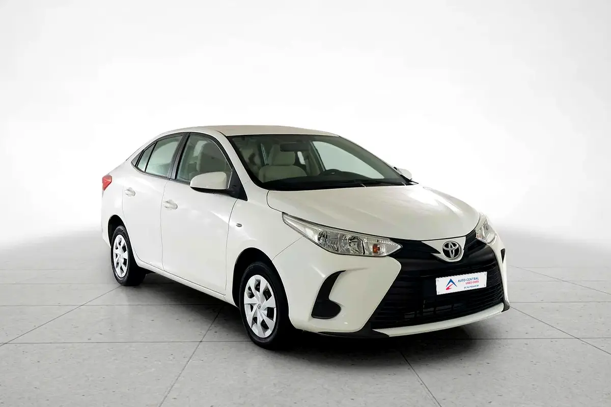 Toyota Yaris 2022 — photo 1 of 14