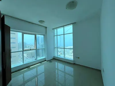 A distinctive apartment with a sea view, available for annual rent, consisting of 3 rooms and a living room.