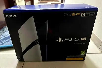 PS5 PRO 2TB ONE CONTROLLER WITH BOX NON ACTIVE