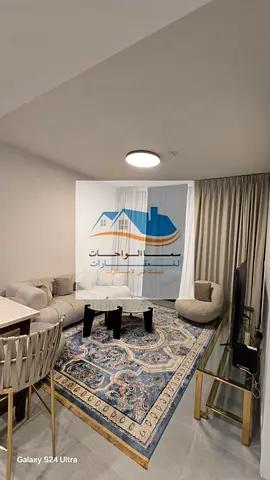 الشارقة الخان جزيرة مريم شقة غرفة وصالة وبلكونة كبيرة اطلالة مفتوحة علي الشارع الرئسي مباشرة