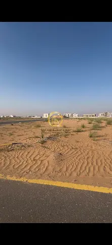 للبيع ارض سكنية في الشارقة منطقة بساتين الزبير. موقع مميز قرب المسجد والحديقة.