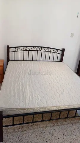 King size bed with mattress 3 moth used only