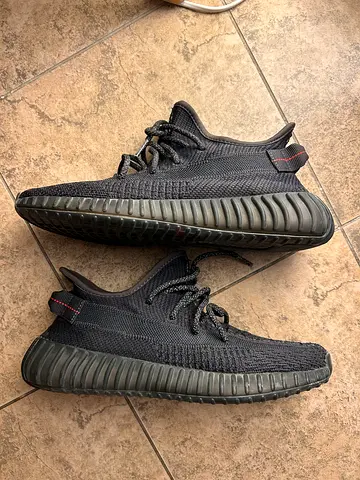 Yeezy 350 static , iconic sneaker. With boost sole